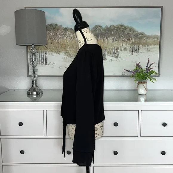 Self 💚 Esteem Bell Sleeve Mid-Crop Pullover Sheer Tie Front Blouse in Jet-black - Picture 4 of 8